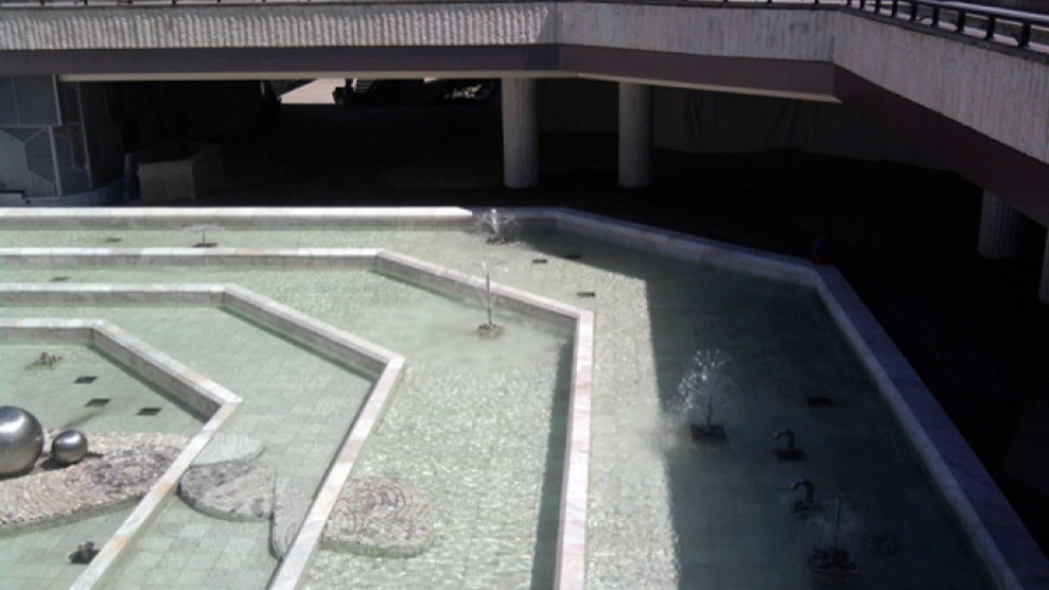 Състоянието на падналото във фонтаните на НДК дете остава критично | StandartNews.com