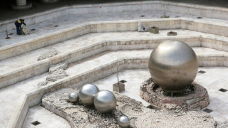 Падналото дете пред НДК - в кома