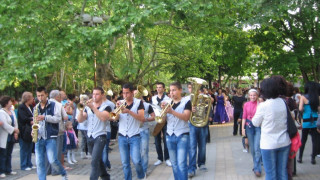Ученици-музиканти се надсвирваха във Вършец