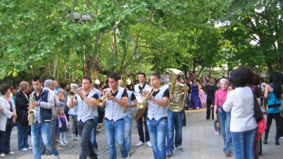 Ученици-музиканти се надсвирваха във Вършец | StandartNews.com