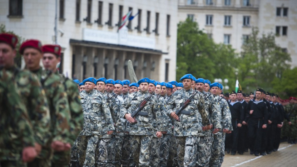 Плевнелиев: Народът винаги е вярвал в своята армия | StandartNews.com