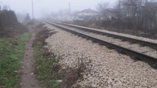 Камион блъсна влак, шестима са ранени