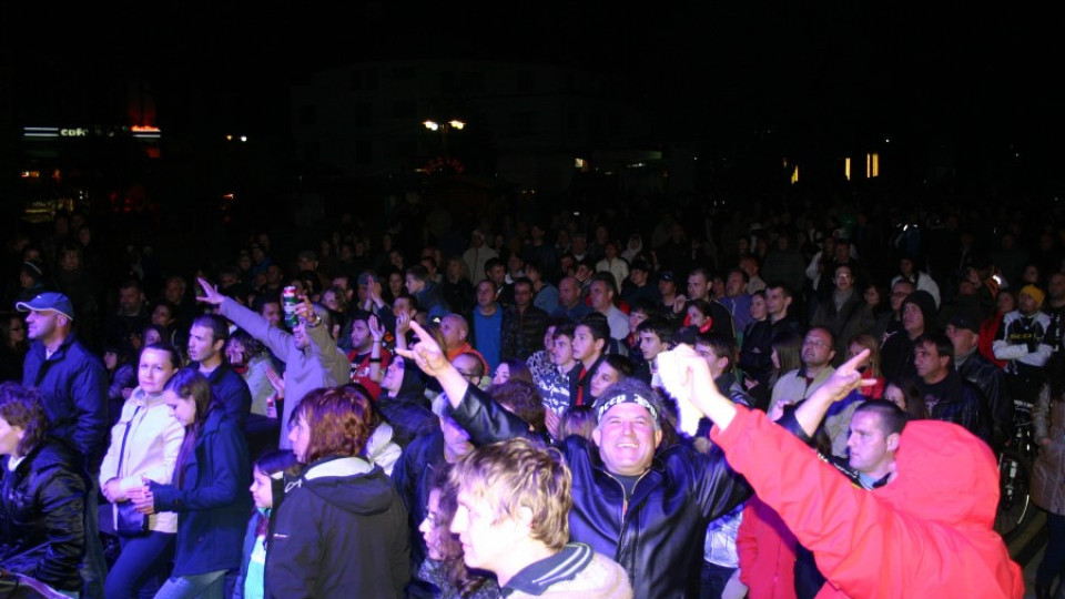 Над 2000 фенове дивяха на концерт на „PURPENDICULAR" | StandartNews.com