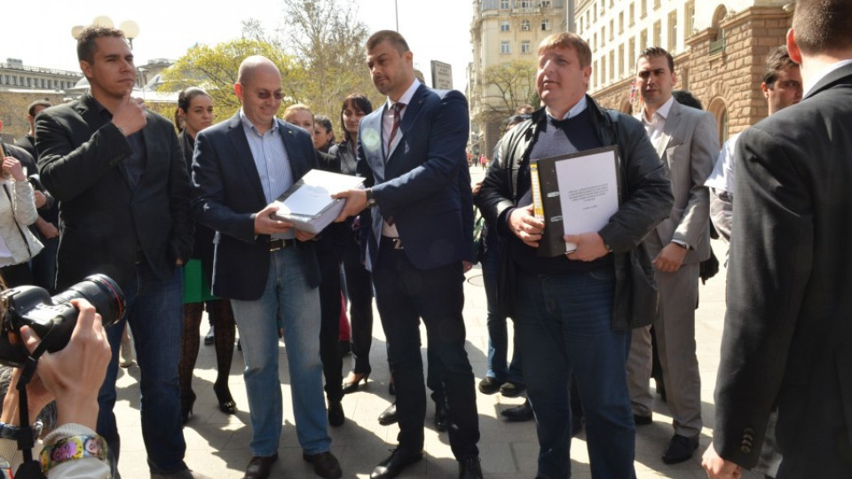 Каракачанов: Трите ЕРП-та в картел мачкат хората | StandartNews.com