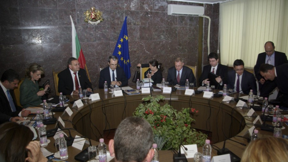 Орешарски: Опозицията внася вотове за успешни политики  | StandartNews.com