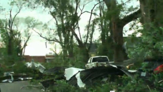 Десетки останаха без домове след торнадо в  Мисури