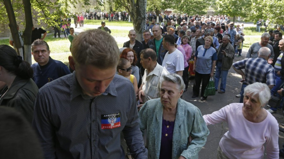 Провокации и сблъсъци на референдума в Източна Украйна | StandartNews.com
