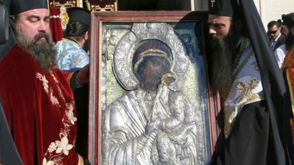Пак реставрират Бачковската Богородица     | StandartNews.com