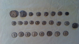 Митничари задържаха 41 старинни монети