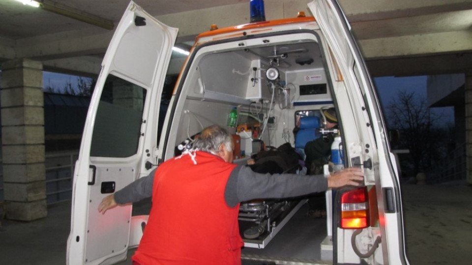 Викат линейка за мъж с инфаркт пред Спешното | StandartNews.com