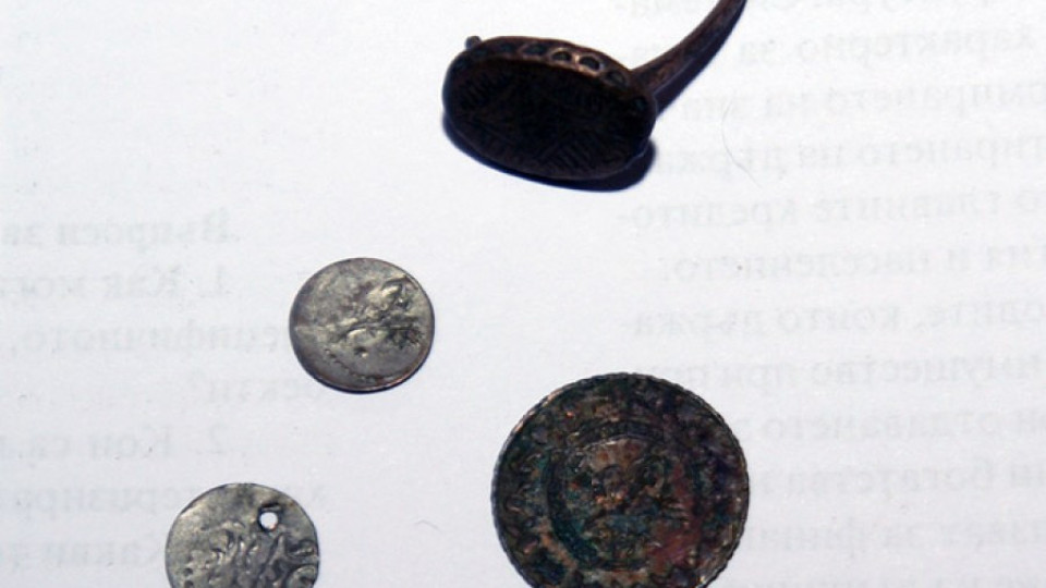 Откриха златни монети при разкопките на "Лъвов мост" | StandartNews.com