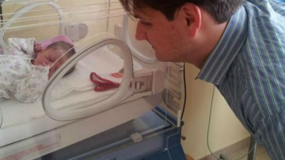 Мариан Бачев показа бебето Косара | StandartNews.com