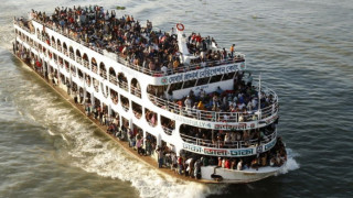 Ферибот с над 150 души потъна в Бангладеш