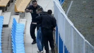 Полицаи озаптиха "Ботев" с пистолет