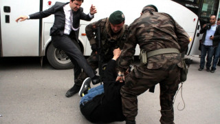 Бой до припадък срещу вълната от протести в Турция