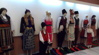 Пъстроцветието на половин България в женското облекло е в Добруджа