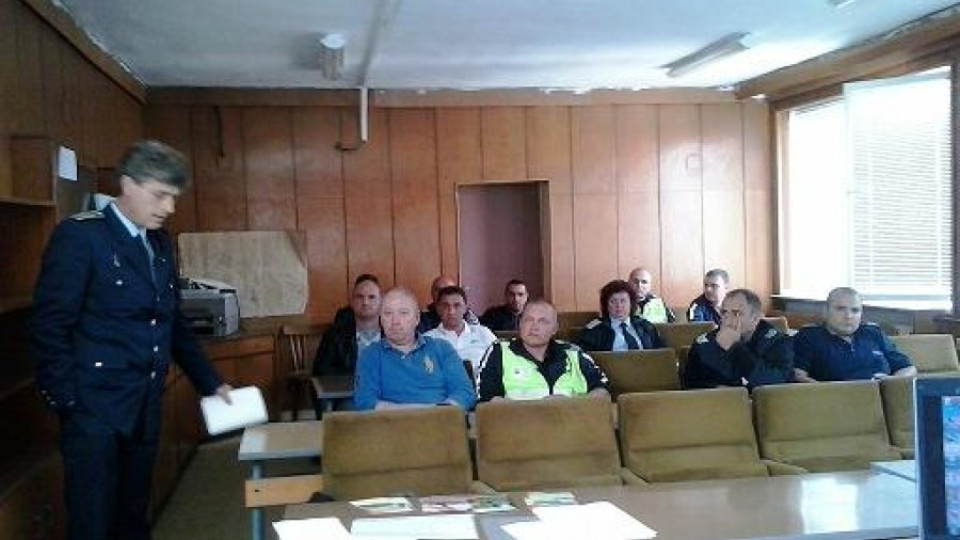 Учат пътни полицаи как да разпознават шофьори с признаци на интоксикация | StandartNews.com