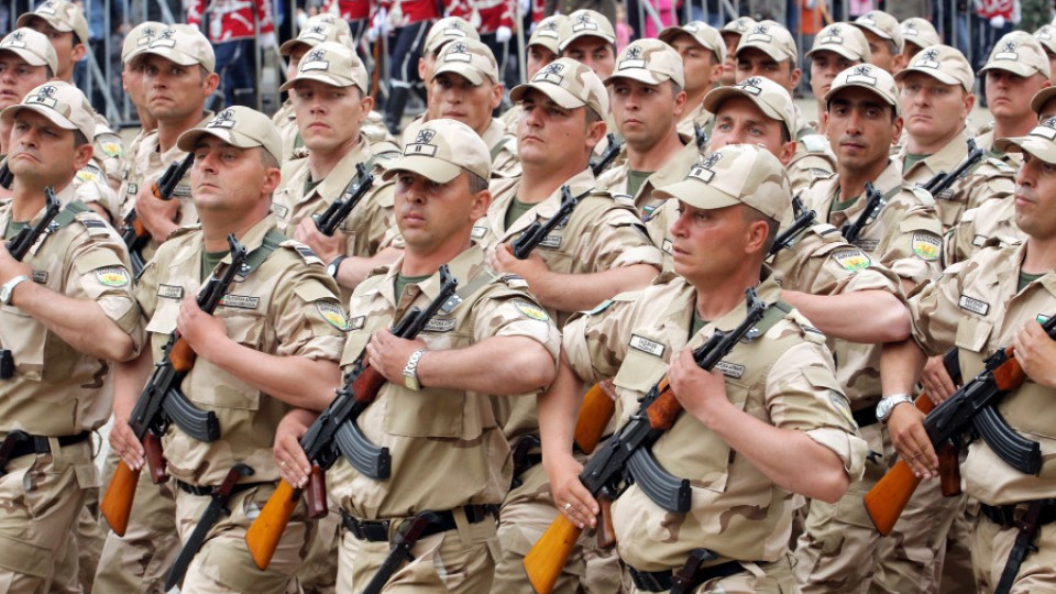 Армията недоволна от заплатите, но мотивирана | StandartNews.com