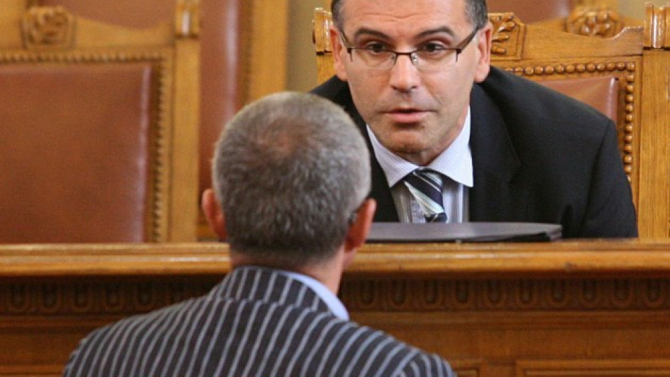 Слагат таван за нови дългове на чиновниците | StandartNews.com