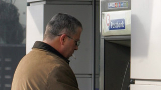 Пиян плаши с бомба банкомат