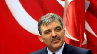 Турският президент отмени визита заради болно ухо