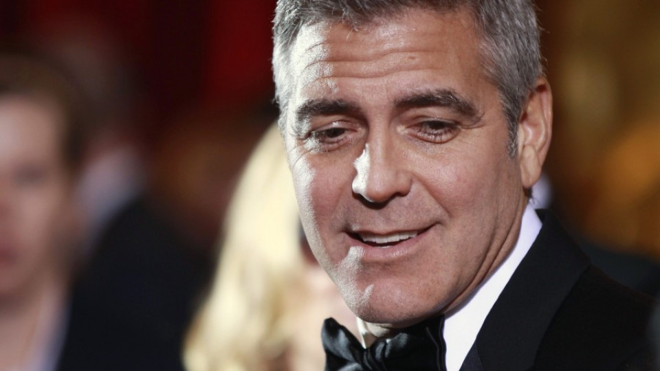 Целувките на Клуни | StandartNews.com
