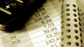 Данъчни разпродават боен арсенал