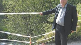 Село живее в страх от свлачище, пише на премиера