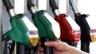 Цените на горивата мръдват надолу от ноември