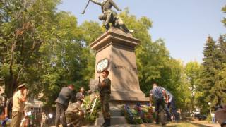Почетоха Съединението пред паметника на Четвърти полк