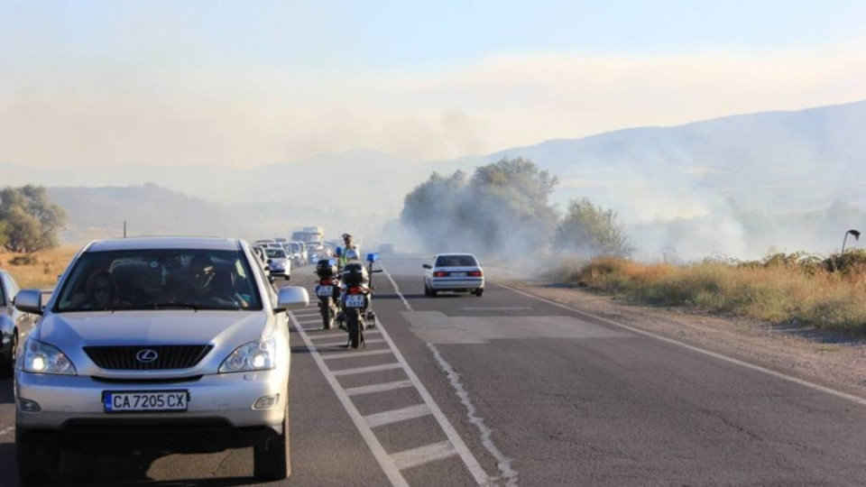 Пожарът край Е-79 подхвана бобошевско село | StandartNews.com