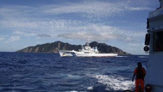 Китай разполага военни кораби край спорни острови
