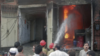 260 пакистанци изгоряха в два пожара