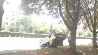Джигит обърна колата си на бул. "България"
