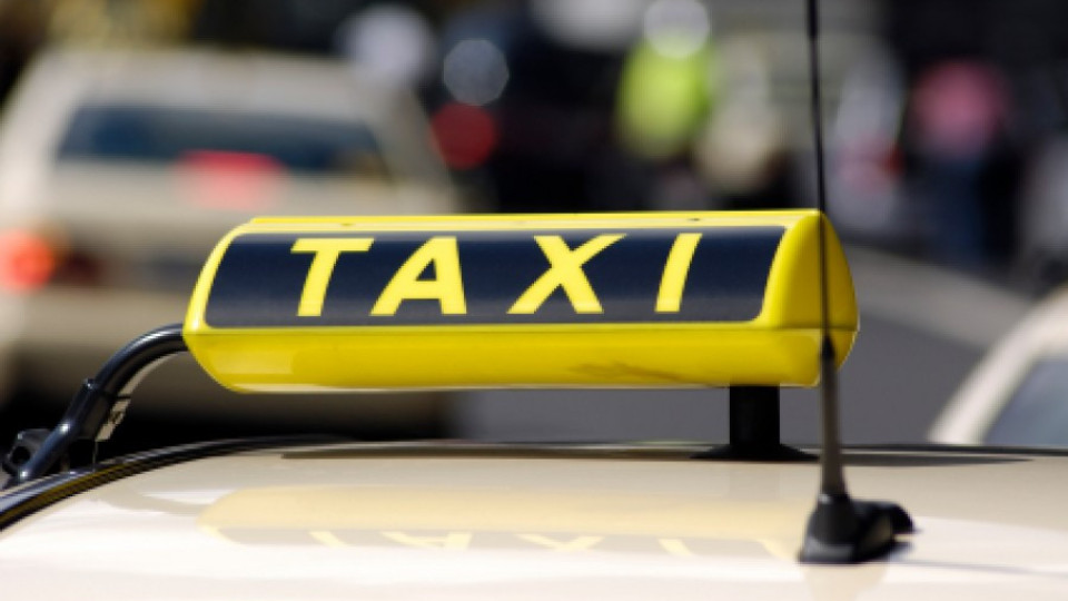Такси се разпадна при проверка | StandartNews.com