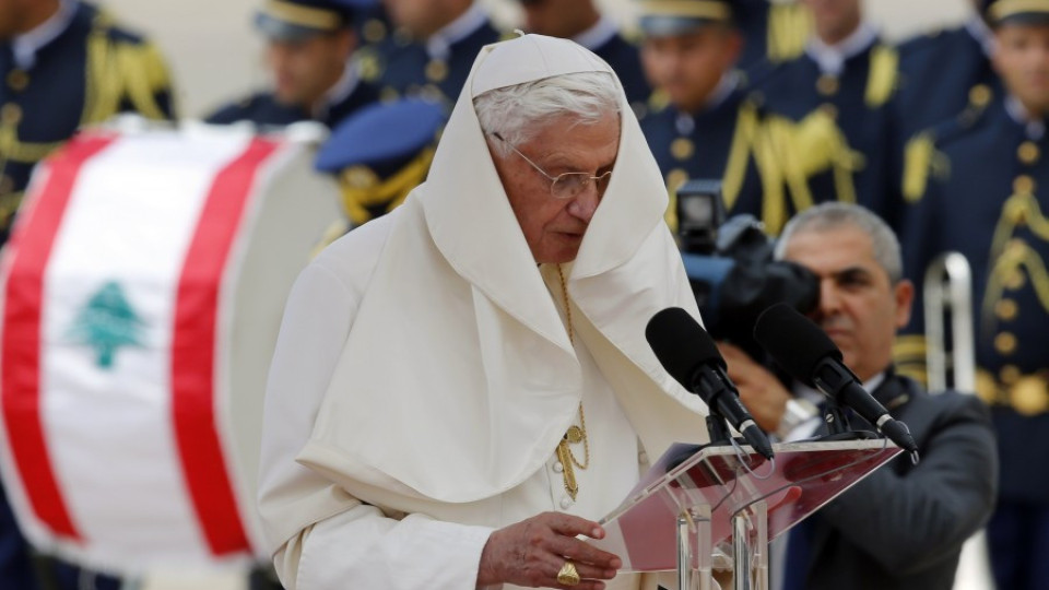 Ливанците посрещнаха Папа Бенедикт XVI с протести  | StandartNews.com