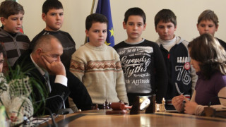 Осемгодишeн шампион победи Борисов на шах