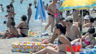 Само една пета от чуждите туристи се връщат