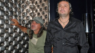 Мама Юлия дърпа конците в клана Халваджиян