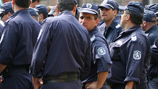 Полицаите на протест за заплати