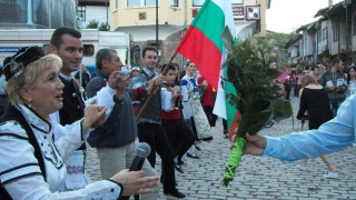 "Независимостта" остави потрошени плочки пред Царевец