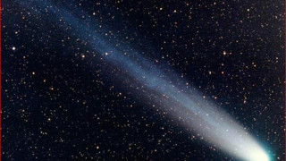 Ледена комета засенчва Луната
