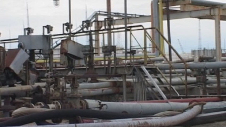 Апаши точат гориво от тръбопровод на „Лукойл” | StandartNews.com