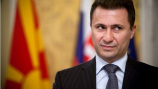 Правителството в Скопие оцеля при вот