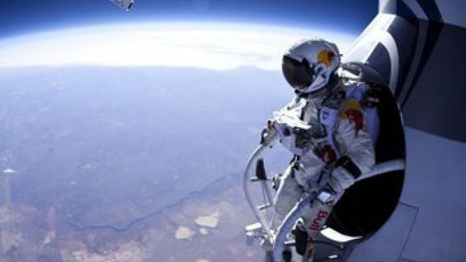 Вижте как човек скача от космоса  | StandartNews.com