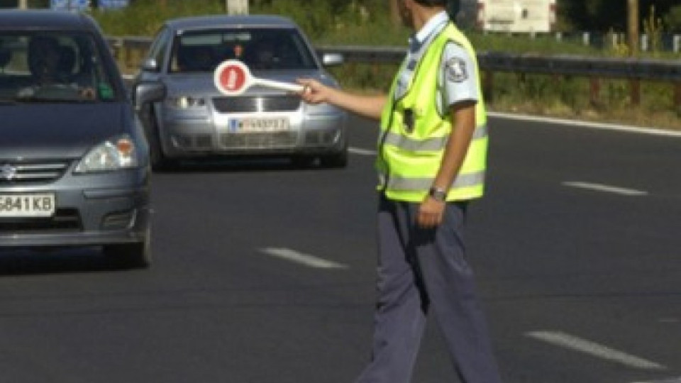 Шофьор без книжка подкупва полицаи | StandartNews.com
