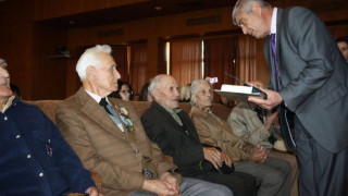 101-годишни на крака при Областния на Търново