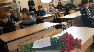 Вики издъхна месец след батко си   