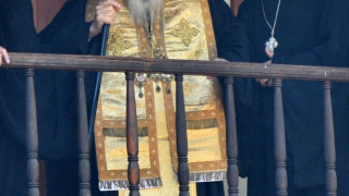 Максим води служба на рождения си ден    