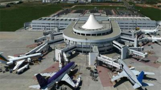 Евакуираха самолет заради пожар на борда